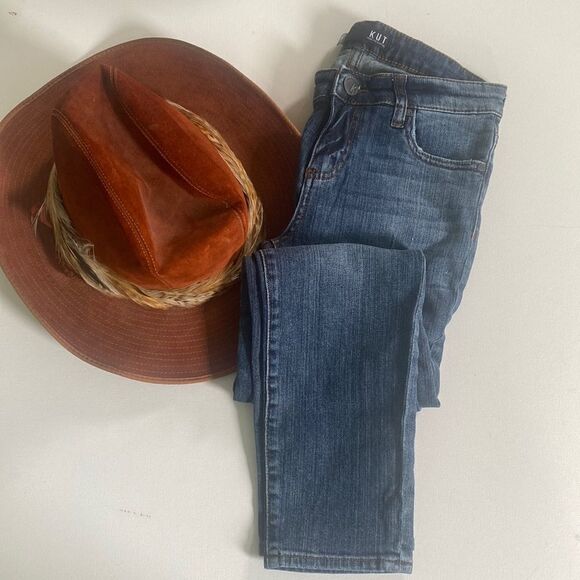 Kut from the Kloth Catherine Straight Leg Ankle Jeans - Picture 1 of 6